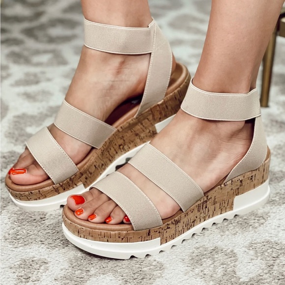 Steve Madden Bandi Sandals in Blush - Picture 2 of 11